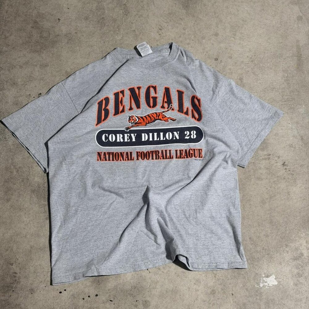 Vintage 99 Corey Dillon Cincinnati Bengals T-Shirt Retro NFL Graphic Tee Gildan